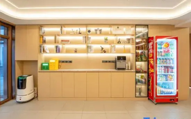 Ruiste Hotel (Shijiazhuang East Station Tianshanhai World Store)