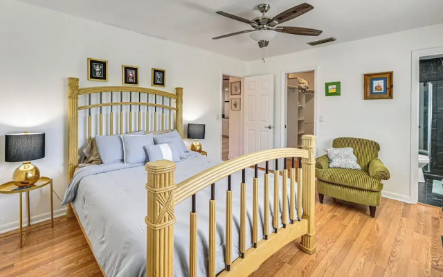 Near 5th Ave & Beach! Family-friendly Naples Home