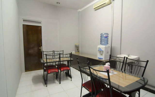 RedDoorz Raya Ngagel