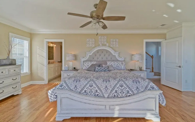 Knot A Care 4 Bedroom Home by RedAwning