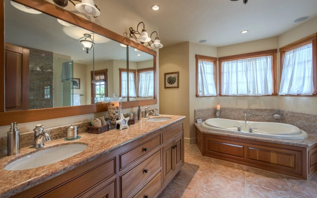3718 Ocean Crest