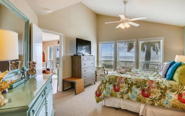 Beachfront Seashell by Ryson Vacation Rentals