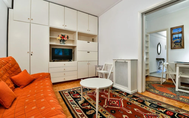 Groovy Apartment by the Sea with Garden