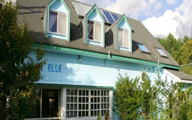 Petit Pension Il Elle