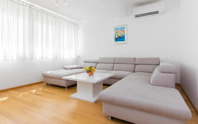 Apartment Royal II