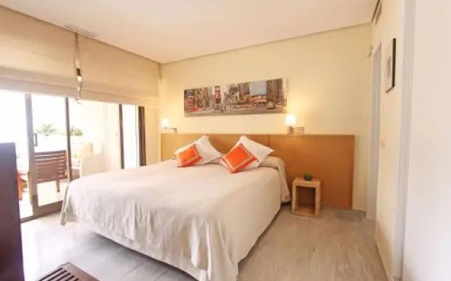 1104 First Line Beach Apartment Golden Beach Pool