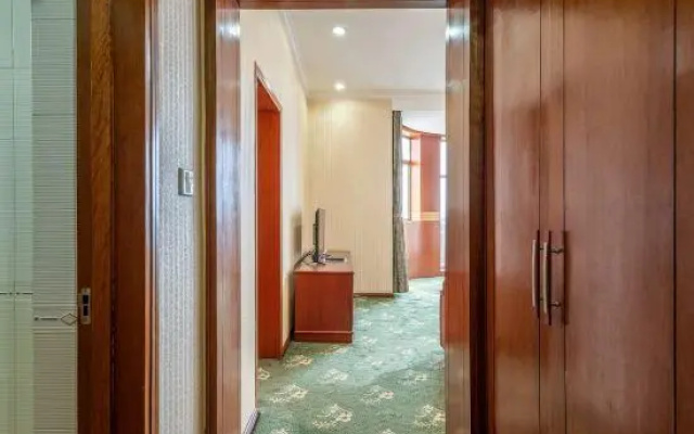 China Hualu Hotel