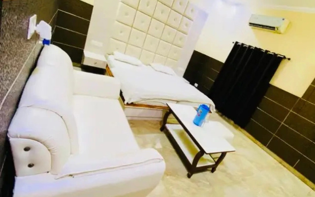 Shri Ram Hotel