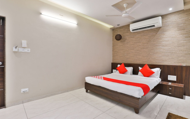 OYO 24028 Hotel Om Palace & Party Plot