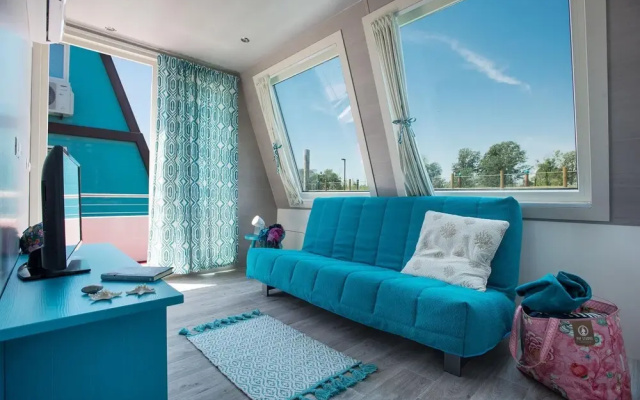 Marina Houseboat 3 pax