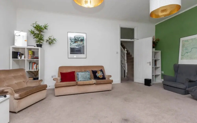 Spacious 5 Bedroom Home in Camden
