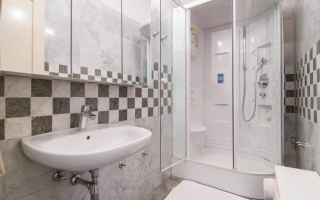 Apt 80 m2, wifi, jacuzzi, 5 guests, 10 m center