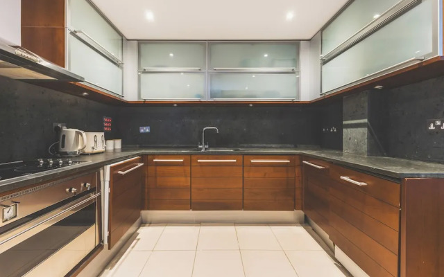 Spacious 3 Bedroom Flat in Kensington