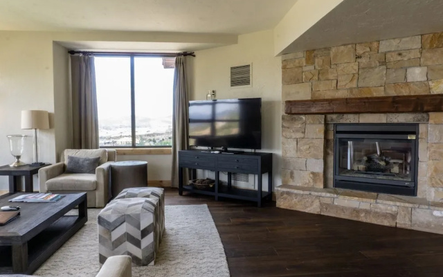 Grand Summit 702
