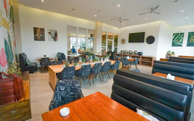 Deli Hotel