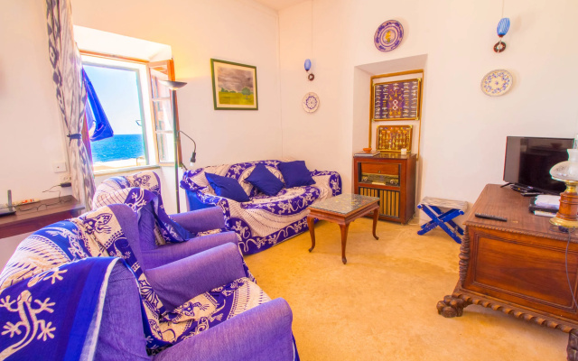 Flat 201M² 4 Bedrooms 3 Bathrooms - Limassol