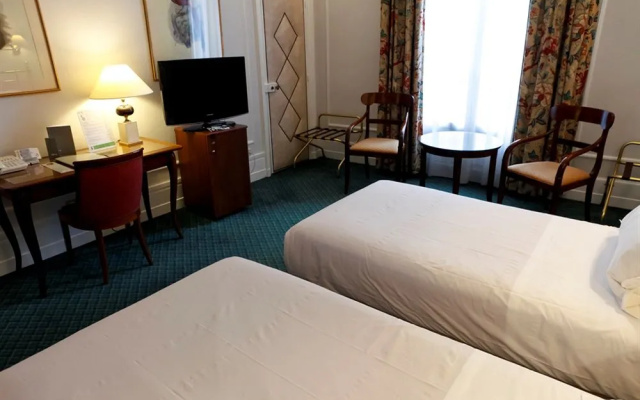 B4 Grand Hotel Lyon