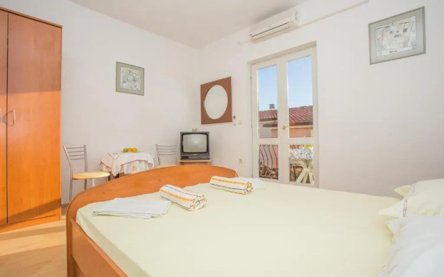 Apartments Nuic 748