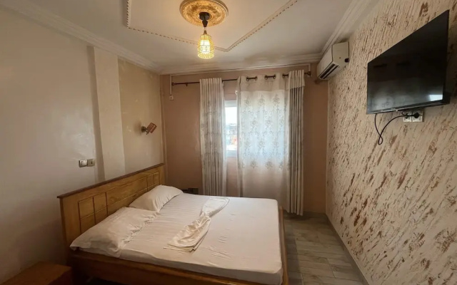 LIVELY HOTEL & Suites