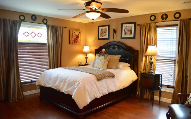 Distinctive Inns of Kingsville Inn136