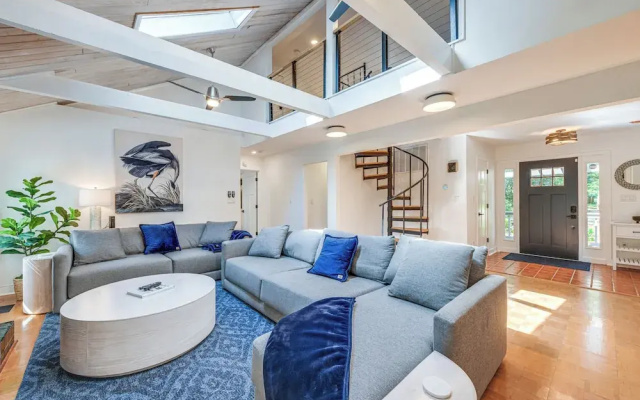Waterfront Urbanna Home w/ Private Dock & Pool