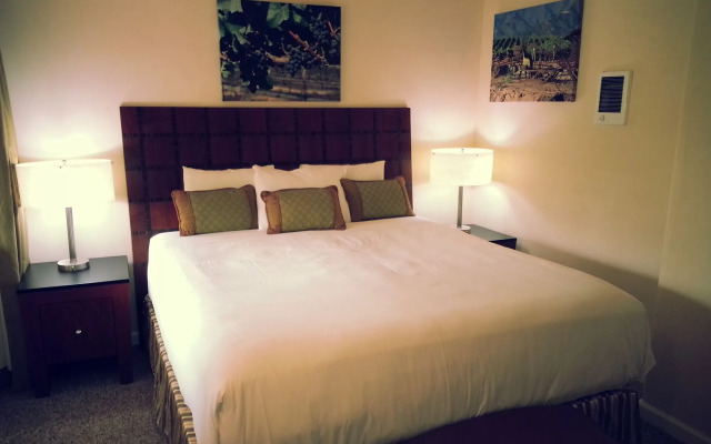 Vendange Carmel Inn & Suites