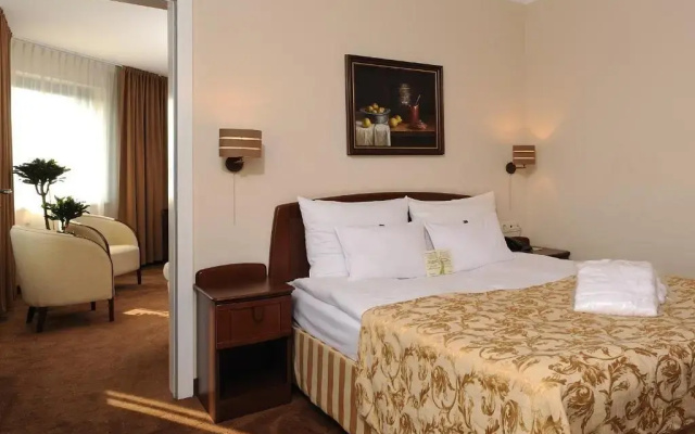 City Hotel