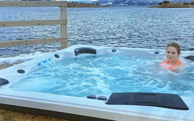 Four Bedroom Holiday Home In Gullesfjord