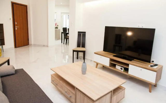 Modern 3-bedroom Apartment Next to Koridallos square