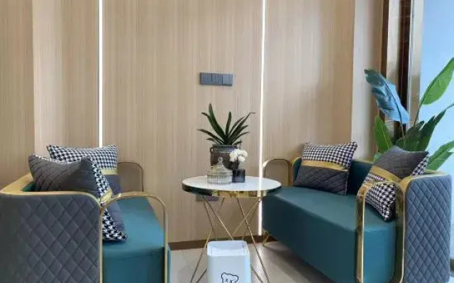 Gangsha Hotel (Wuhan Caidian Economic Development Zone Zhashan Square Branch)