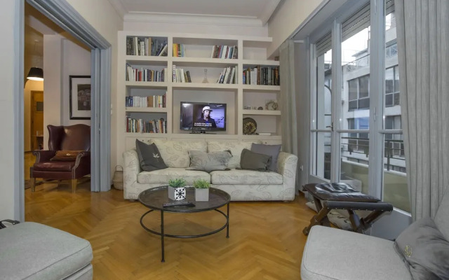 Downtown, classic apartment in Syntagma by GHH