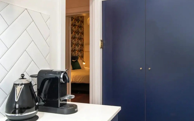 The 1920s 'flora' Suite