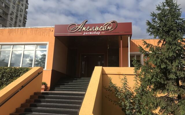 Гостиница Inn on Zhytomyrska вид на фасад