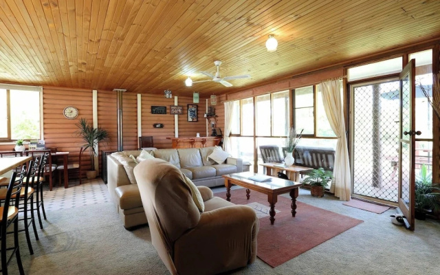Chloe's Cabin Accommodation