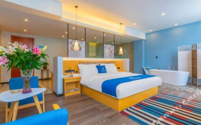 A hotel qujing brahman