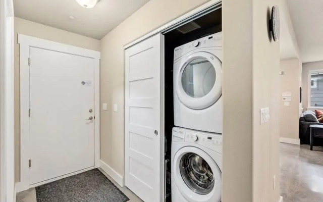Exceptional Solar Powered Home near Old Town!