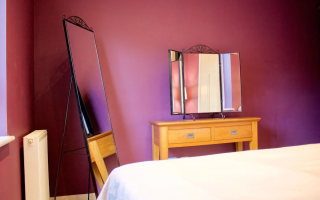 2 Bedroom Apartment In Granton Area