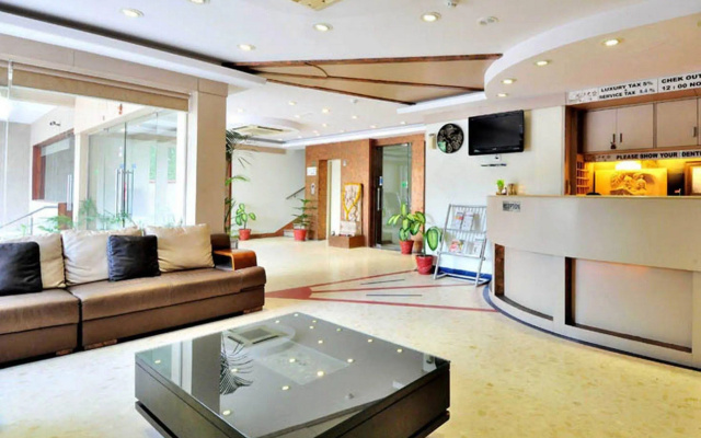 FabHotel Club Royale Airport