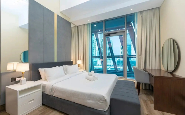 Stunning Corner Suite Canal View