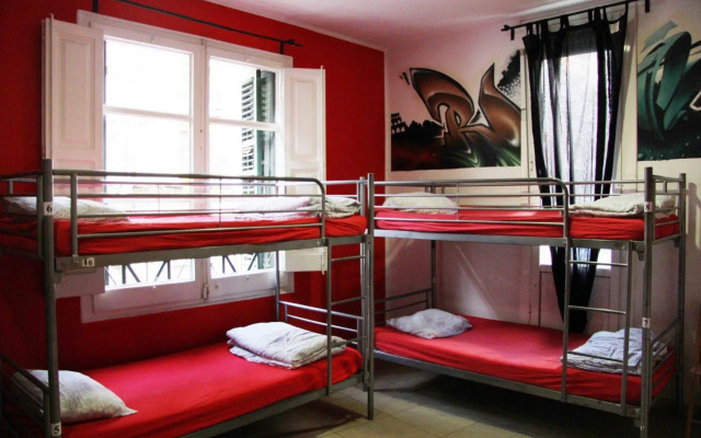 Graffiti Hostel