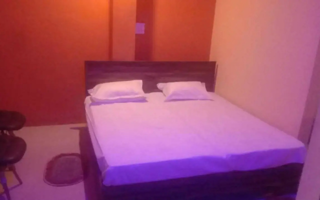 POP IAE488 Happy Hotel Taj Highway