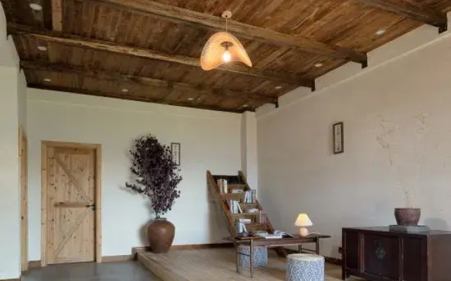 Enshi Straight-to-Straight Retro Homestay