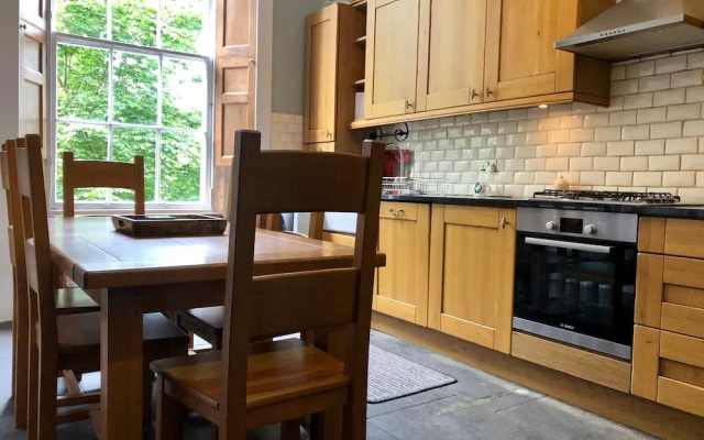 4 Bedroom Georgian Flat In New Town