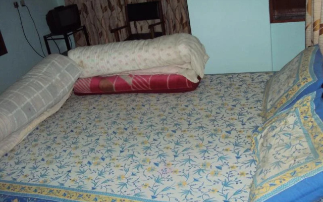 Om Shanti & Lotus Guest House