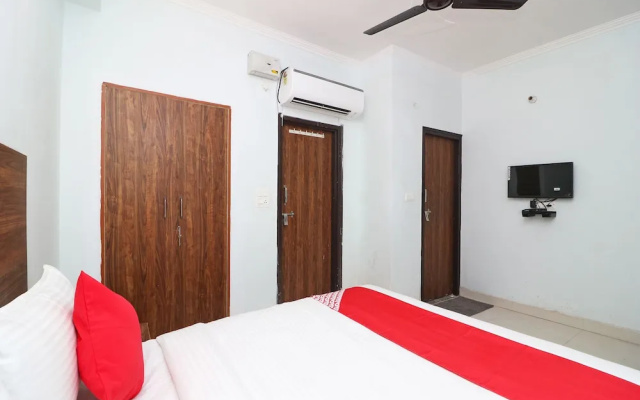 OYO Flagship 39600 Sathguru Residency
