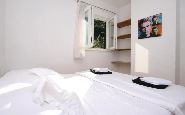 Stunning Home in Sparadici With Wifi and 2 Bedrooms