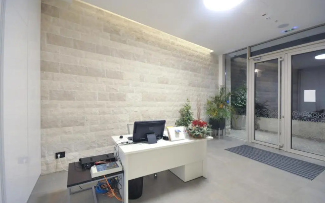 Leona Residences Apartment