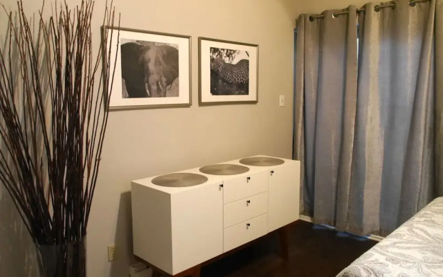 Trendy 1BR Unit on Queen St. W.