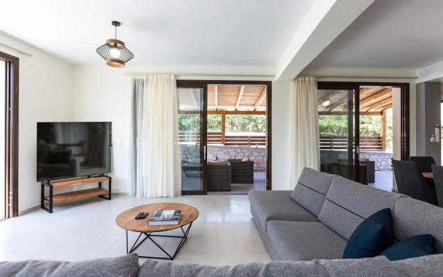 Villa Chnaris - Private Pool and Sauna