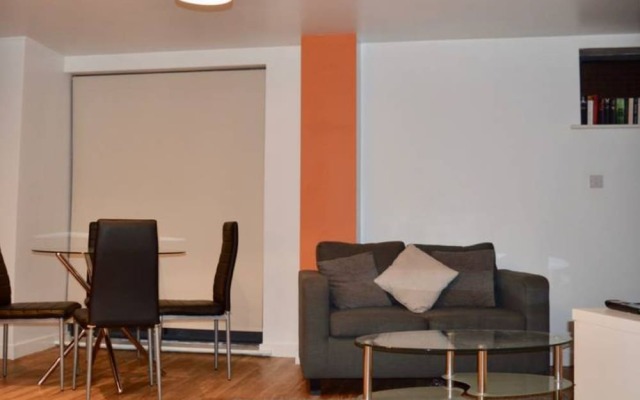 Апартаменты Cosy 1 Bedroom Apartment in Manchester City Centre комната для гостей